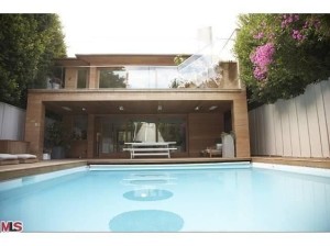 Pamela-Anderson-house-in-Malibu[1]